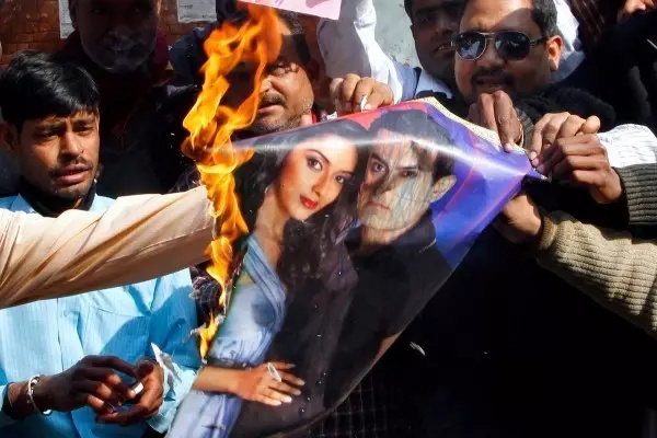 52岁大叔变19岁少年,杨澜夸他太励志!永远比女主角矮一头,却被誉为“印度刘德华”,他每次出手,都能改变一次国家-江西财智名家论坛 52岁大叔变19岁少年,杨澜夸他太励志!永远比女主角矮一头,却被誉为“印度刘德华”,他每次出手,都能改变一次国家-江西财智名家论坛