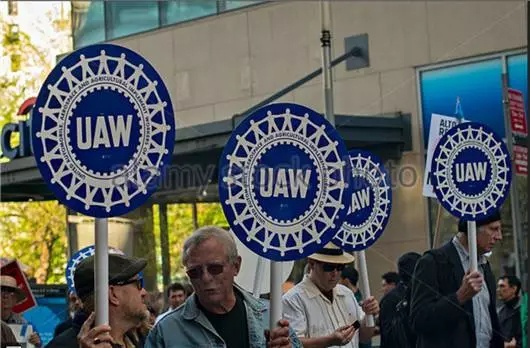 “玻璃大王”曹德旺在美国可摊上事了,10亿美金建厂却换来了指责、游行、罚款...-江西财智名家论坛 “玻璃大王”曹德旺在美国可摊上事了,10亿美金建厂却换来了指责、游行、罚款...-江西财智名家论坛