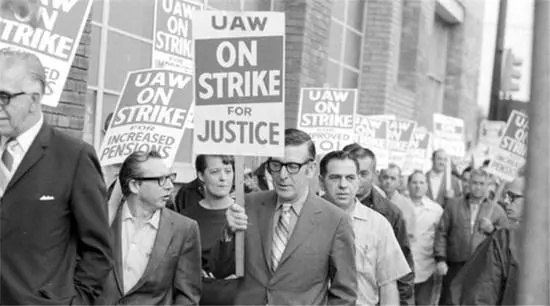 “玻璃大王”曹德旺在美国可摊上事了,10亿美金建厂却换来了指责、游行、罚款...-江西财智名家论坛 “玻璃大王”曹德旺在美国可摊上事了,10亿美金建厂却换来了指责、游行、罚款...-江西财智名家论坛