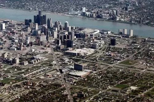 “玻璃大王”曹德旺在美国可摊上事了,10亿美金建厂却换来了指责、游行、罚款...-江西财智名家论坛 “玻璃大王”曹德旺在美国可摊上事了,10亿美金建厂却换来了指责、游行、罚款...-江西财智名家论坛